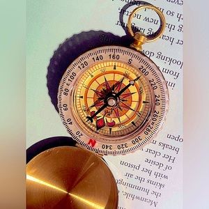 Big compass statement necklace gold tone with chain